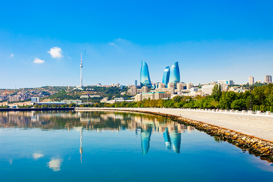 Widok na stolicę Baku od strony morza