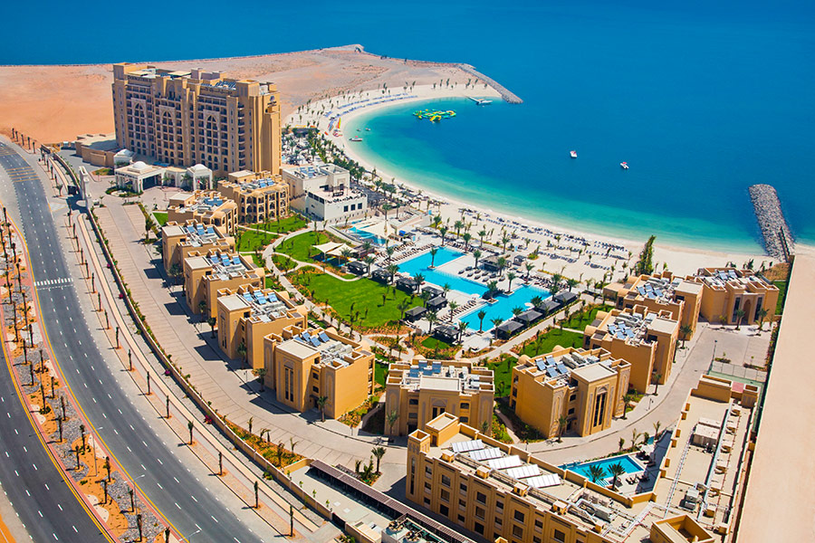 Widok na Zatokę Ras Al Khaimah z hotelami przy plaży